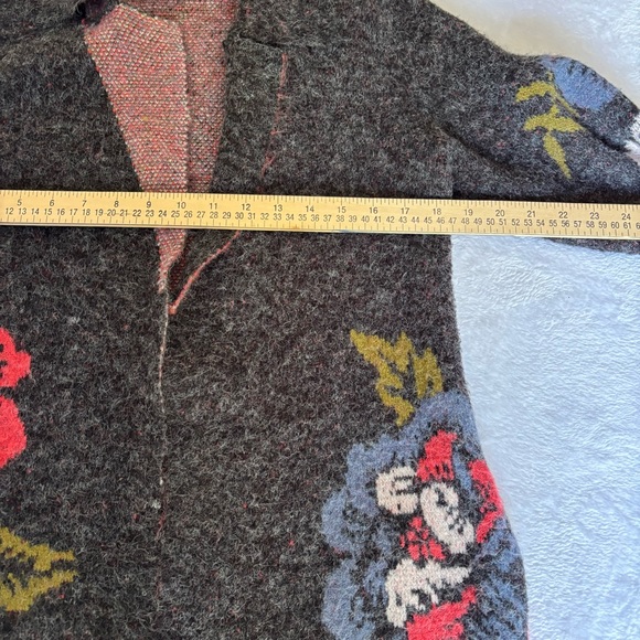 Vertigo Dark Gray Floral Cardigan Sweater Coat Oversized Size Small - Picture 11 of 15